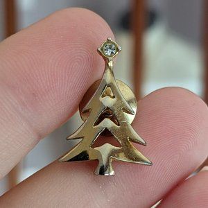 Vintage Avon goldtone Christmas tree brooch